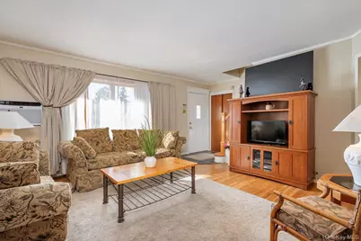 31 Walnut Avenue, Farmingdale, NY 11735 - Photo 6