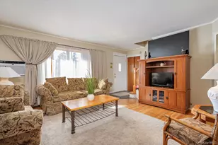 31 Walnut Ave, Farmingdale, NY 11735 - Photo 6