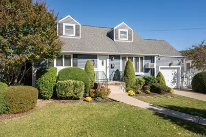 31 Walnut Avenue, Farmingdale, NY 11735 - Photo 2