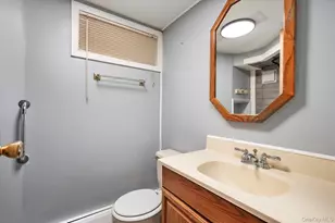 31 Walnut Ave, Farmingdale, NY 11735 - Photo 20