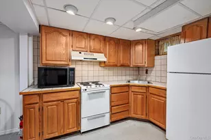 31 Walnut Ave, Farmingdale, NY 11735 - Photo 22