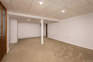 31 Walnut Ave, Farmingdale, NY 11735 - Photo 18