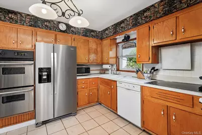 31 Walnut Avenue, Farmingdale, NY 11735 - Photo 8