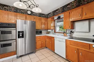 31 Walnut Ave, Farmingdale, NY 11735 - Photo 8