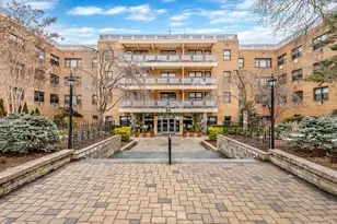 25 Park Pl, Great Neck, NY 11021 - Photo 14