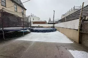 60-59 69th St, Maspeth, NY 11378 - Photo 24