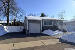 2002 City Ave, Merrick, NY 11566 - Photo 2