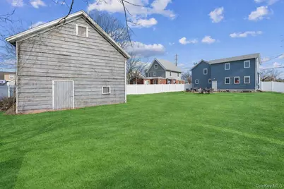 1136 W Broadway, Hewlett, NY 11557 - Photo 14