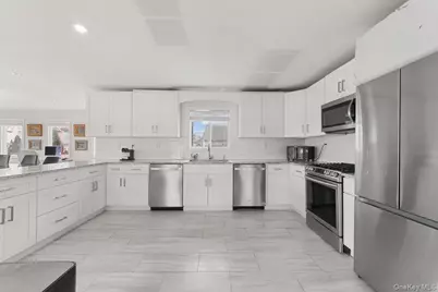 1136 W Broadway, Hewlett, NY 11557 - Photo 6