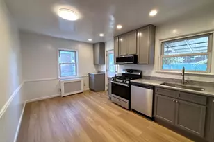 14 Chamberlain Ave, Yonkers, NY 10704 - Photo 4