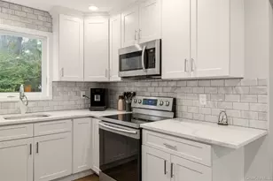 23 Gay Lore Dr, Huntington, NY 11743 - Photo 10