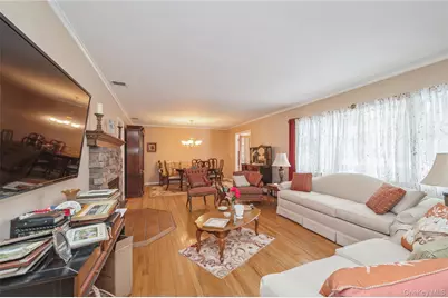 9 Elm Lane, Stony Brook, NY 11790 - Photo 8