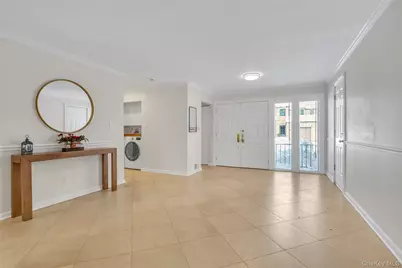 42 Windsor Gate Drive, New Hyde Park, NY 11040 - Photo 2