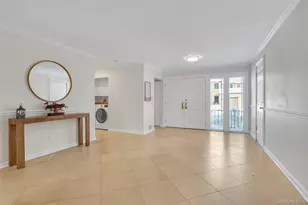 42 Windsor Gate Dr, New Hyde Park, NY 11040 - Photo 2