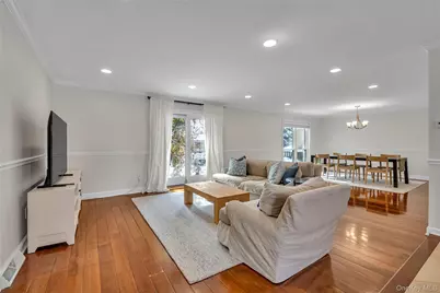 42 Windsor Gate Drive, New Hyde Park, NY 11040 - Photo 6