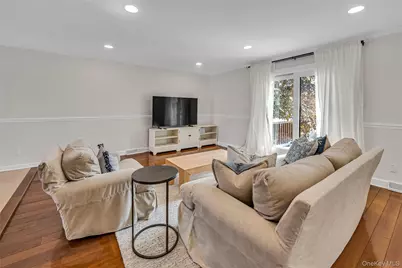 42 Windsor Gate Drive, New Hyde Park, NY 11040 - Photo 4