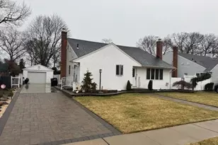 3914 Maplewood Dr, Seaford, NY 11783 - Photo 2