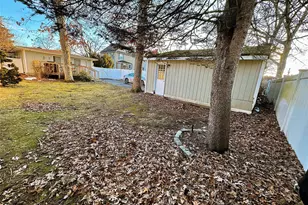 15 Maple St, West Babylon, NY 11704 - Photo 16