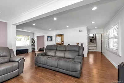 528 Carpenter Avenue, Oceanside, NY 11572 - Photo 6