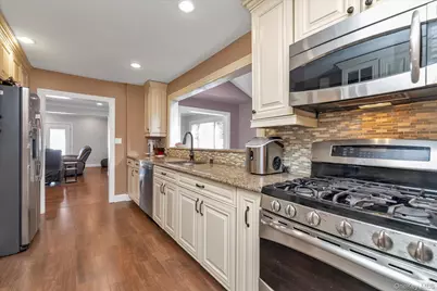 528 Carpenter Avenue, Oceanside, NY 11572 - Photo 2