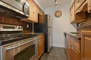 204 Millard Ave, West Babylon, NY 11704 - Photo 14