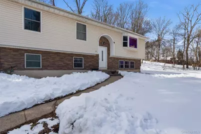 153 S Pascack Road, Nanuet, NY 10954 - Photo 2