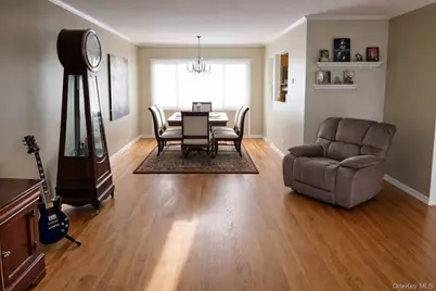 24 Willets Avenue, Syosset, NY 11791 - Photo 8