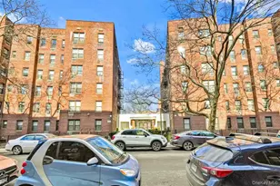 141-05 Pershing Crescent, Briarwood, NY 11435 - Photo 2