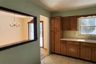 250 Overton St, Deer Park, NY 11729 - Photo 8