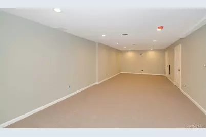 22 Avenue E, Holbrook, NY 11741 - Photo 18
