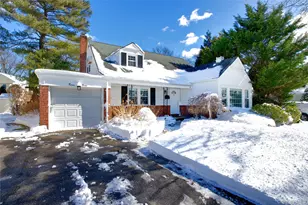 27 Avalon Rd, Garden City, NY 11530 - Photo 2