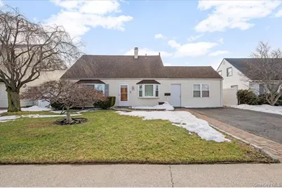 122 Balsam Lane, Levittown, NY 11756 - Photo 1