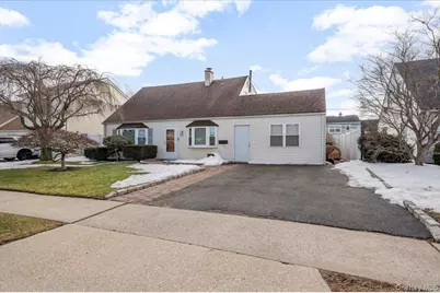 122 Balsam Lane, Levittown, NY 11756 - Photo 2