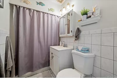 122 Balsam Lane, Levittown, NY 11756 - Photo 6