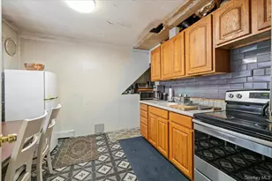 122 Balsam Ln, Levittown, NY 11756 - Photo 12