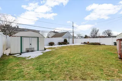 122 Balsam Lane, Levittown, NY 11756 - Photo 20