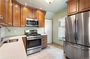 19 William St, Valley Stream, NY 11580 - Photo 10