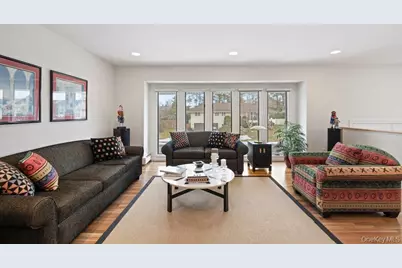 31 Prescott Place, Old Bethpage, NY 11804 - Photo 8