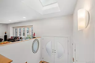 31 Prescott Pl, Old Bethpage, NY 11804 - Photo 4