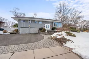 31 Prescott Pl, Old Bethpage, NY 11804 - Photo 2