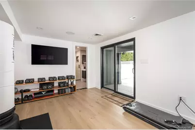 3000 Holiday Park Drive, Merrick, NY 11566 - Photo 18