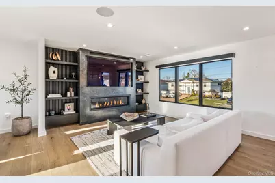 3000 Holiday Park Drive, Merrick, NY 11566 - Photo 4