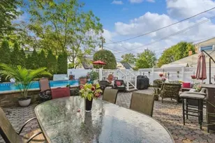 32 Return Ln, Levittown, NY 11756 - Photo 20