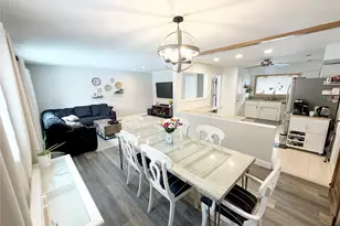 22 Berkshire Rd, West Babylon, NY 11704 - Photo 2