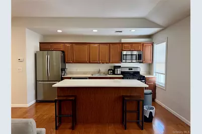 38 B Manorhaven Boulevard #38, Port Washington, NY 11050 - Photo 2