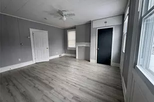 34 Hoffman St, Poughkeepsie, NY 12601 - Photo 2