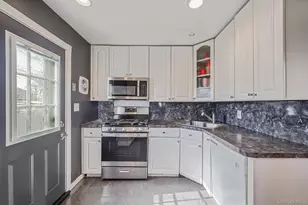 8 Sunset Ave, Wheatley Heights, NY 11798 - Photo 12