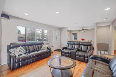 8 Sunset Avenue, Wheatley Heights, NY 11798 - Photo 6