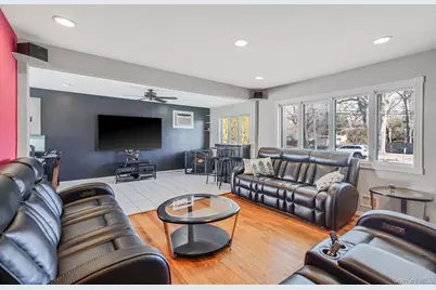 8 Sunset Avenue, Wheatley Heights, NY 11798 - Photo 4