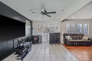 8 Sunset Ave, Wheatley Heights, NY 11798 - Photo 10